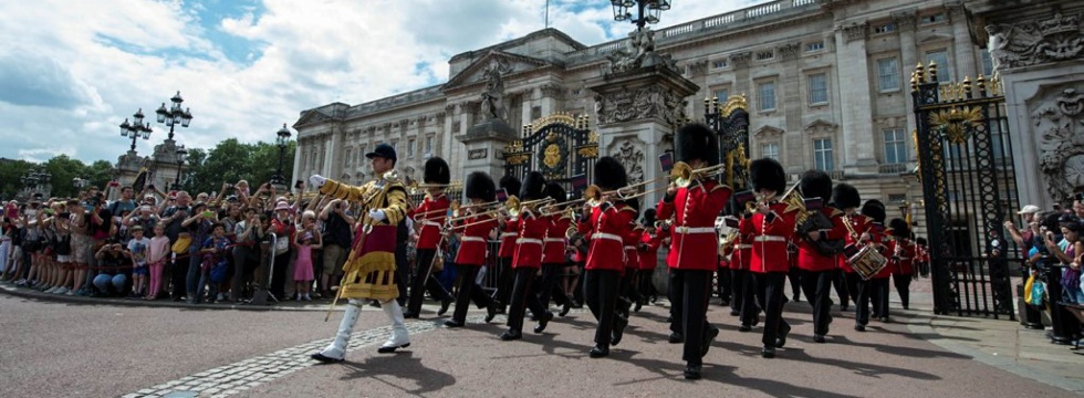 The Ceremony in detail - Changing the Guard - Ceremonial Events - The Household Division - Official site
